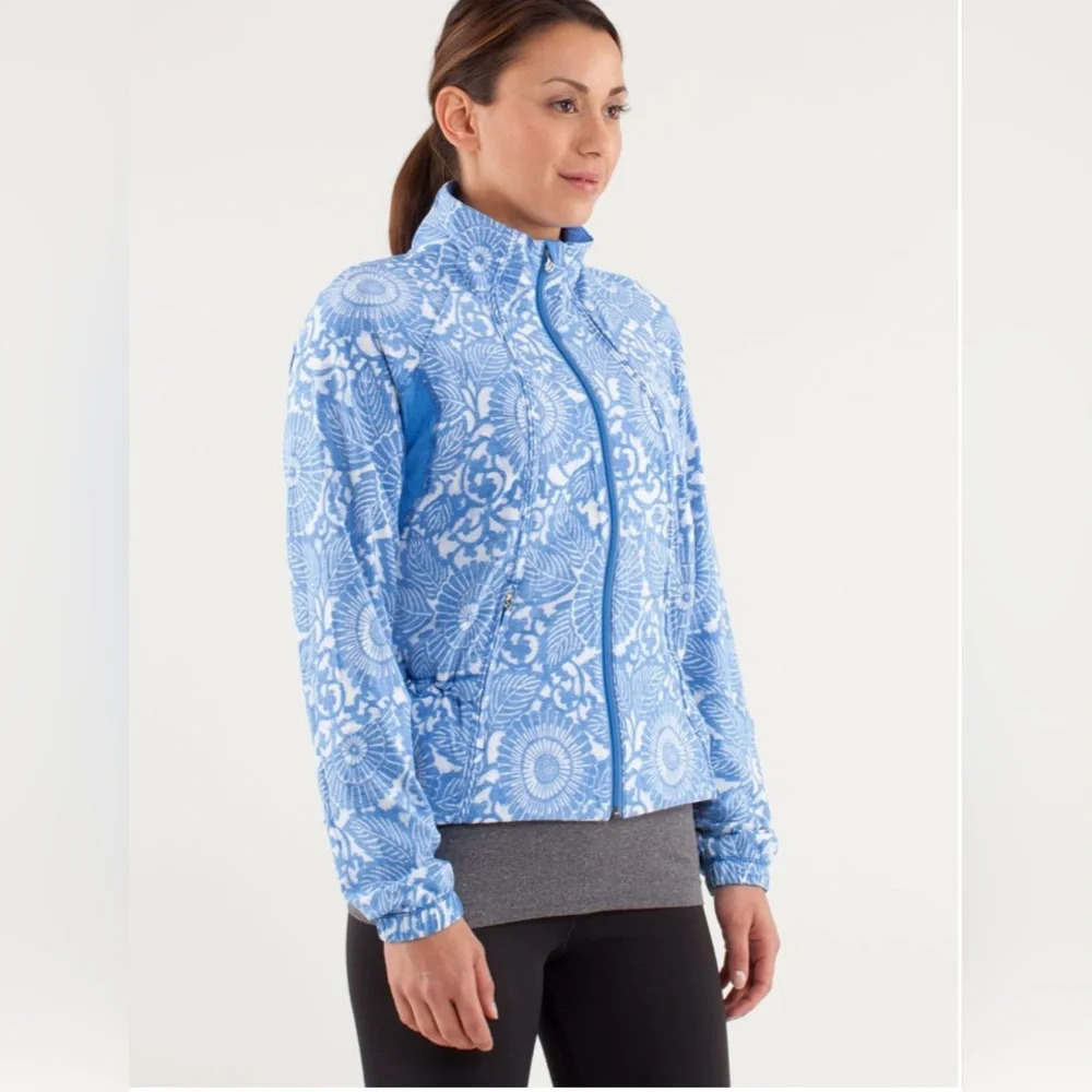 Lululemon Run: Travel To Track Jacket *Print
Beachy Floral White Porcelaine